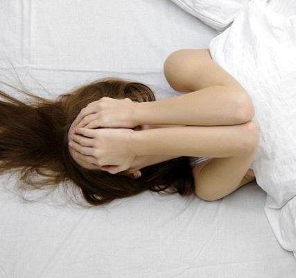 Dohnala vás únava a bez energie byste si šli nejraději lehnout?